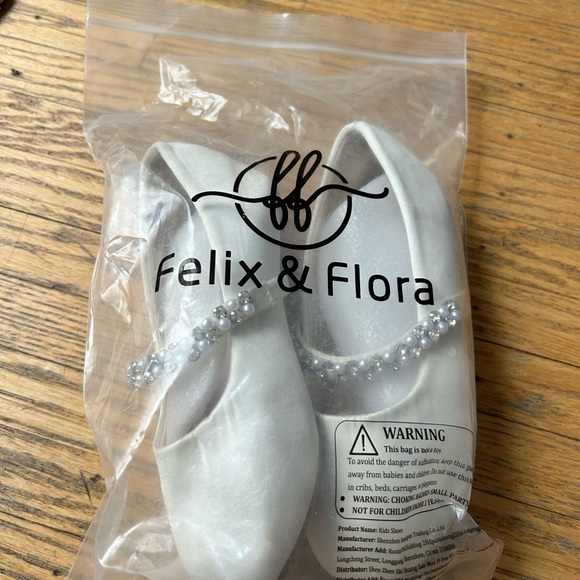 Little Girls Flower Girls Shoes - Satin with bows and rhinestones - Size 12 - Picture 9 of 9